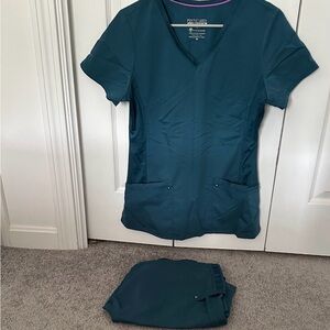 Healing Hands multiple colors Scrub Set. Size: women’s M.